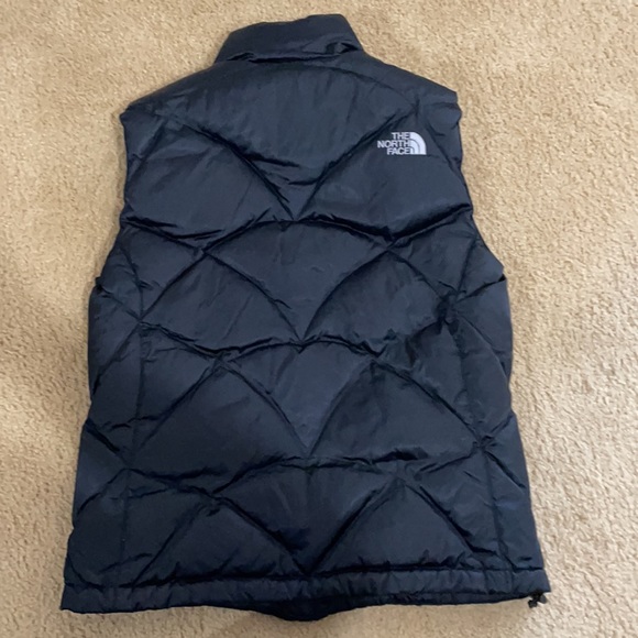 Woman’s North face Vest - Picture 2 of 4